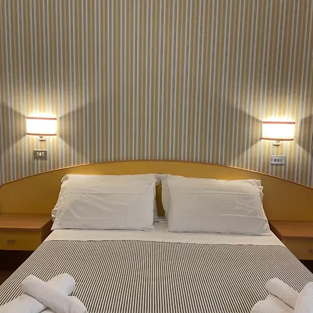 Отель Piccolo Kursaal Чезенатико